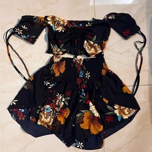 Drawstring Front Ruched Back Top with Plant Print Shorts
Size:S